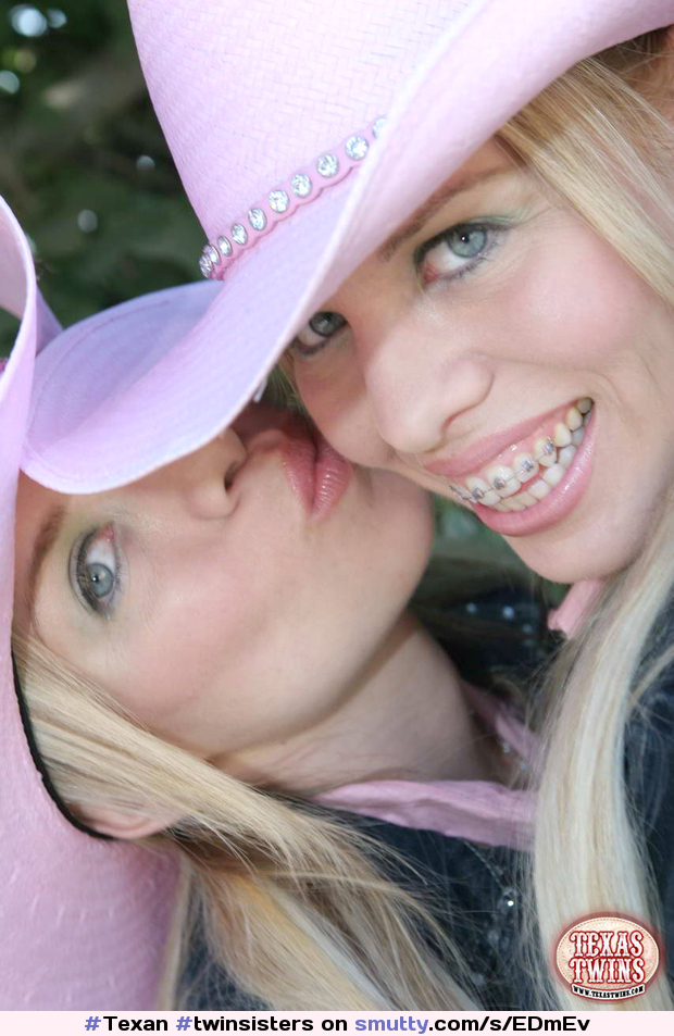 #twinsisters#twinsisters#sisters#hat#blonde#blondes#blueeyes#braces