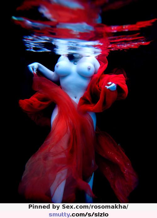 #water #underwater #veil #veiled #hiddenface #boobs #red #necklace