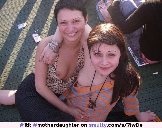 #motherdaughter #nipslip #teen #mother #downblouse #Public #publicflash