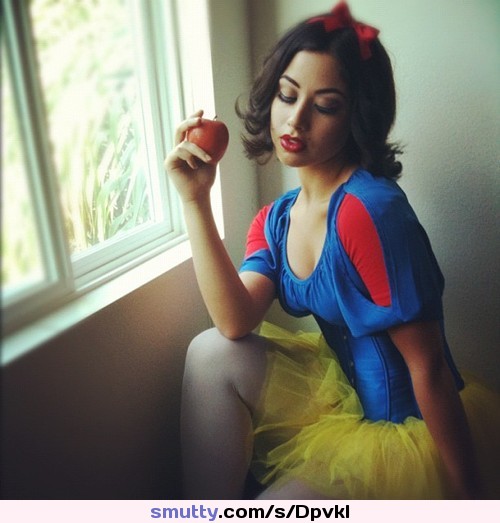 Sexy Snow White Costume
#sexy #hot #hottie #babe #SnowWhite