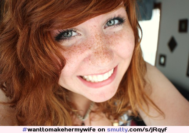 #ginger #redhead #faceshot #nonnude #freckles #pale #paleskin #greeneyes
