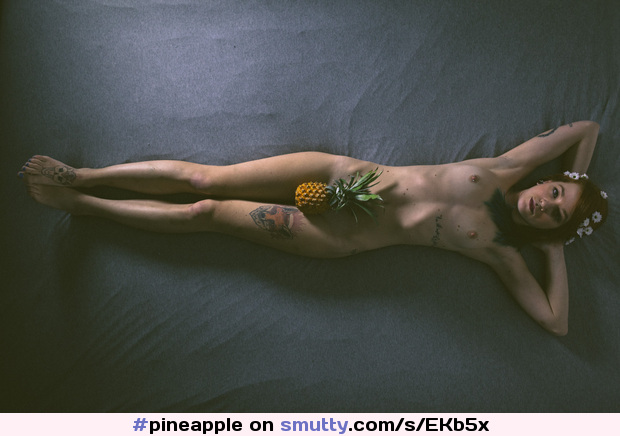 #AmelieMcMoule #redhead #pierced #piercednipples #Medusa #septum #tattooed #flowersinherhair #ananas #pineapple