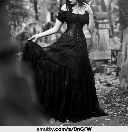 #gorgeous .....#goth #victorian #corset goth #gothic #macabre #dark #cemetery #beauty #lovely ....#tele