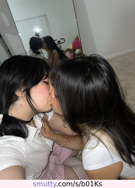 #teen #lesbian #lesbians #kissing #girlskissing