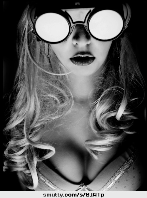 #funnygirl #BlackAndWhite #blonde #glasses  #funnyglasses #prettyface   prettyface #CLRBF
