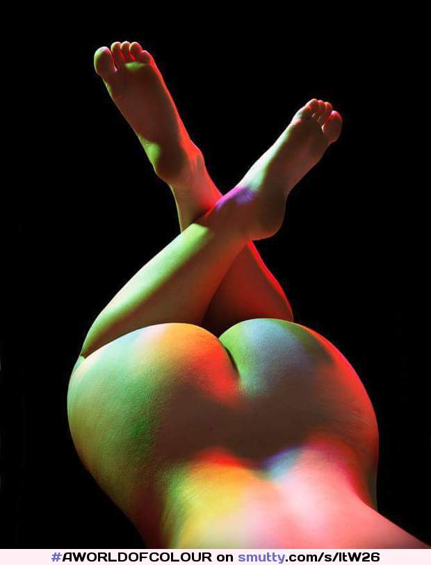 #AWORLDOFCOLOUR #Beautiful #beautifulimage #girlsbuttandlegs #seenfrombehind #seenfromabove  #lighting #light #CLRBF #CLRBColour