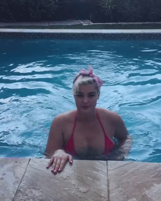 #StefaniaFerrario #bigboobs #pool #gif #nn #bikini