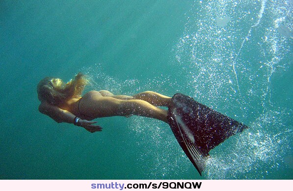#mermaid
#underwaternude
#blonde
#longhair
#niceass
#RoundAss
#longlegs