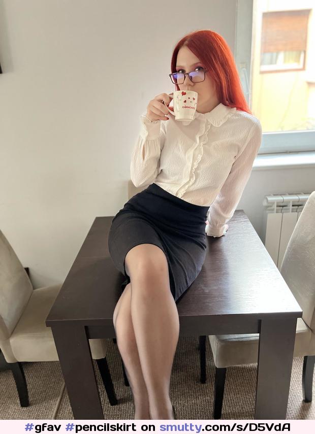 #gfav #pencilskirt #secretary #glasses #redhead #longlegs