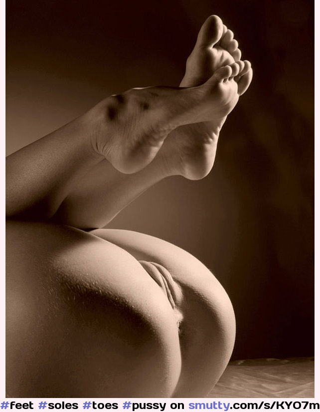#feet#soles#toes#pussy#anus#legsbent#Arty