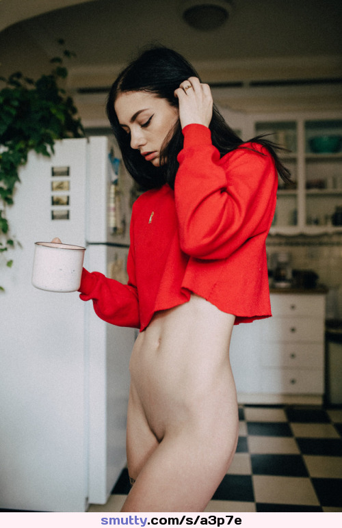 #NicoleHarvey #pale #nopanties #bottomless #flatstomach #blad pussy #wow #brunette #breakfast #skinny