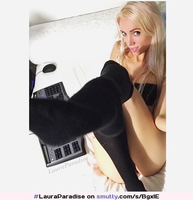 #LauraParadise #overkneesocks #sexyfeet #blonde #cutie #sexy #G15keyboard :)
