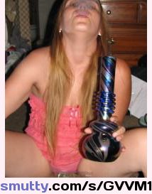 weed smoking girls
#420 #weed #dope #cannabis #bong #stonerchick