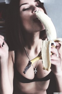 #YanaBalla or #BallaYana by #SaidEnergizer
#eating #banana