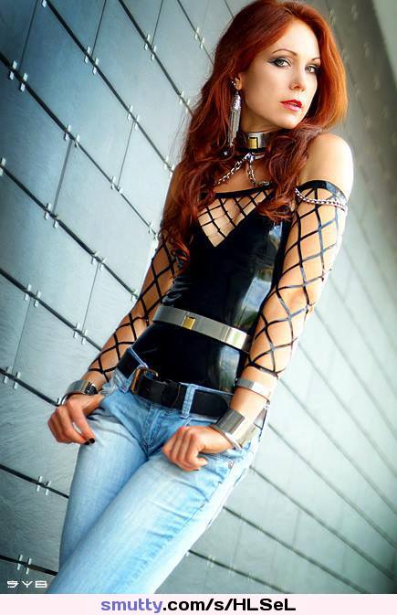 #MarquisRedhair#stylish#redhead#collared#chain#latex#fetishwear#latextop#metalbitch#belt#jeans#fishnetbody#clavage#adorable#provocante#sexy