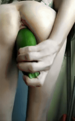 #amateur #femalemasturbation #courgette #zucchini #gif #ezgif