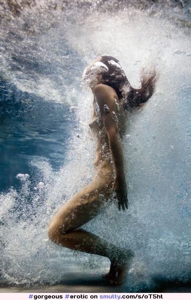 #gorgeous #erotic #underwater #photography #slim #slender #wet #swimming #skinnydipping #inmotion #nicelegs #smalltits #ocean #bubbles