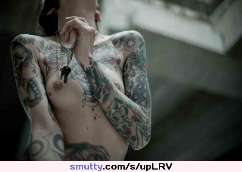 #Beautiful #beautifulgirl #beautifultits #tattoo #photoart #FlatStomach #key #sexy #sensuality #topless