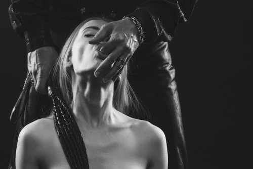 #bdsm #submissive #submissivegirl #flogger #suckingfinger #goodgirl #masterslave