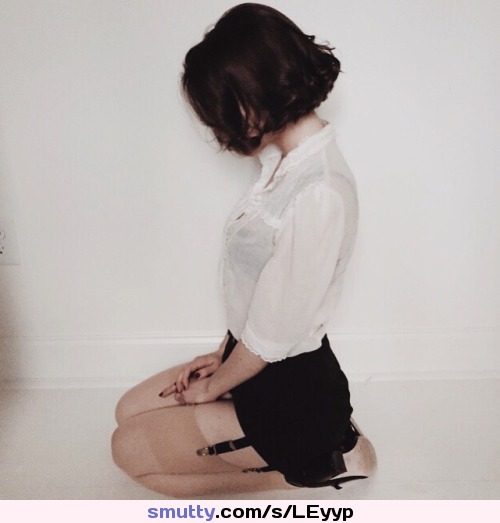 #kneeling #goodgirl #submissive #subby #subbie #SubmissiveGirl #waiting #waitingformaster #stockings