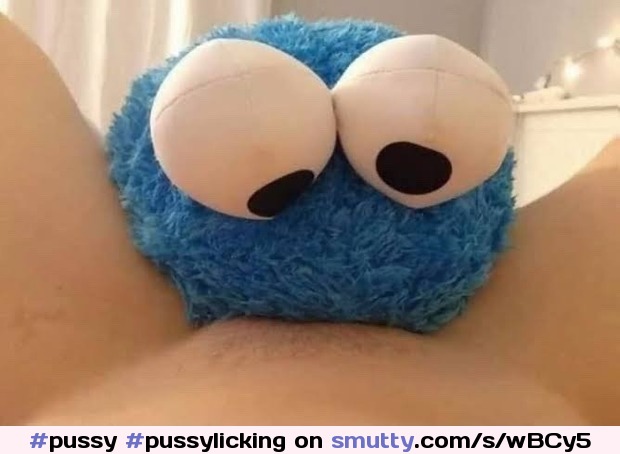 #pussy #pussylicking #cookie #cookiemonster #Muffia #muffdiving #shaved #openlegs #worshipping #fun #hot #horny #dinnertime