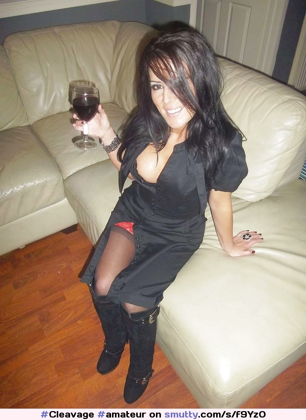 #Amateur #mature #nonnude #sexy #cleveage#downblouse#drinking