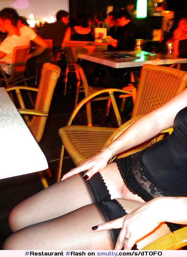 #Restaurant #flash #public #pussy #stockings #lace #nopanties #bottomless #commando