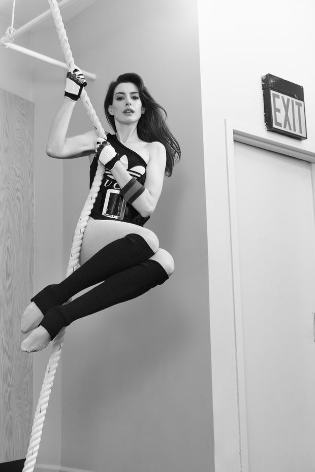 playful Anne Hathaway #celebrity #pantyhose #legwarmers