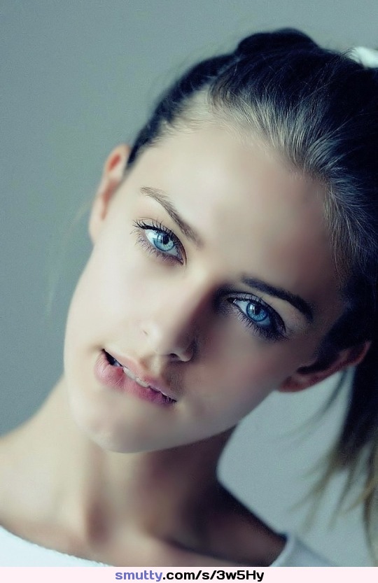 #gorgeous#perfectface#bitinglip#tease#hot#blueeyes