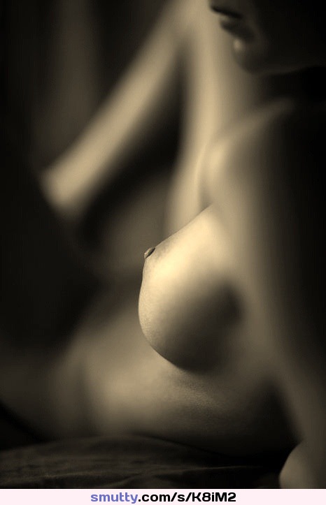 #art#artistic#artnude#lighting#darkness#photography#lightandshadow#BlackAndWhite#sepia#monochrome#nipple#boob#breast#tit#sideboob#outoffocus