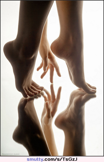 #barefoot #footfetish #fetish #mirror #perfectfeet #sweetotes #toes #arch #wonderfulfeett #soles #wow