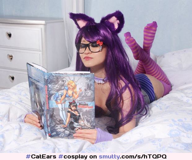 #cosplay #rucjrlove #glsses #socks #bookworm #bed #bedroom #AliceinWonderland #CheshireCat