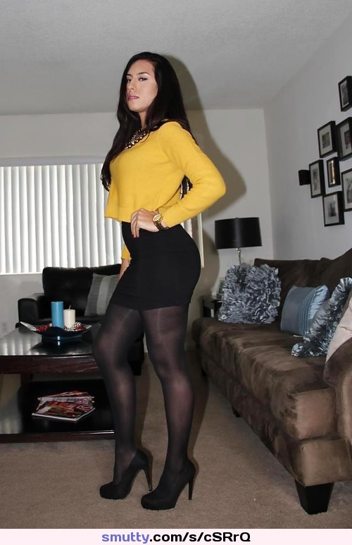 #amateur #slut #pantyhose #skirt #heels #legs #brunette #milf #sexybabe #mature @Emperor