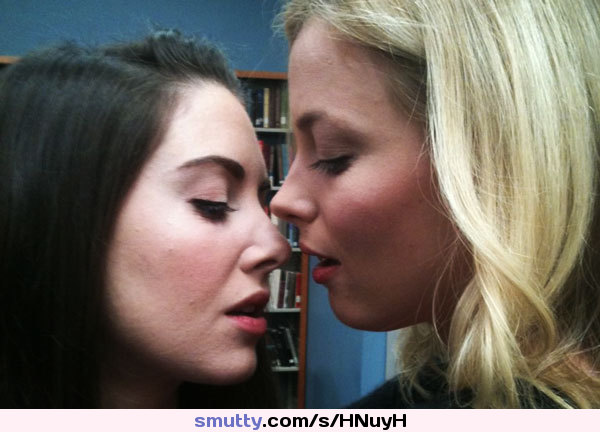 #alisonbrie #gillianjacobs #kissing #lesbian.