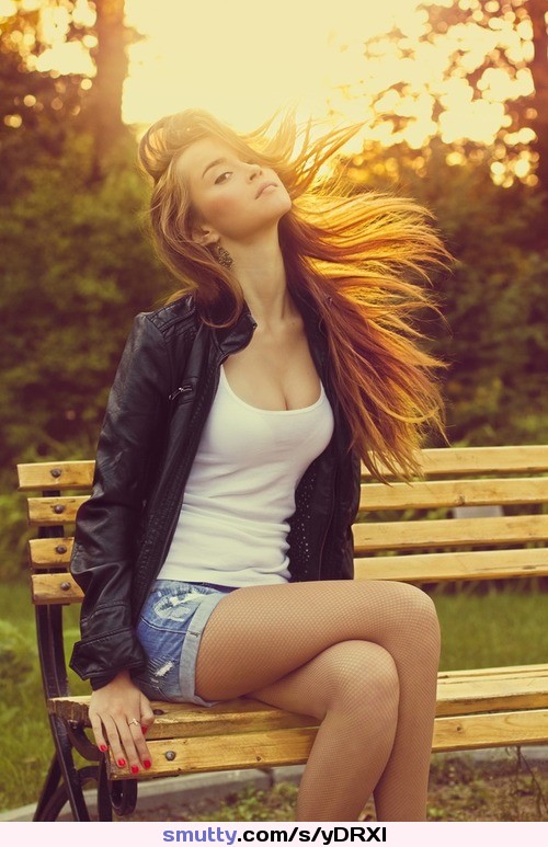 #nonude #clothed #jeanshorts #hair #beautifulgirl #Outdoor #light #sunshine