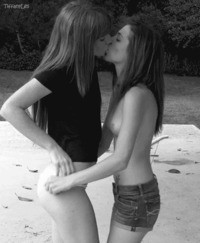 #lesbian #kissing #gif