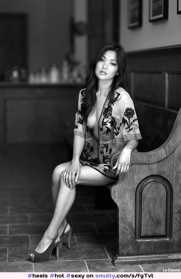 #hot #sexy #gorgeous #perfect #stunning #beautiful #asian #readytoserve #kimono #sideboob #heels