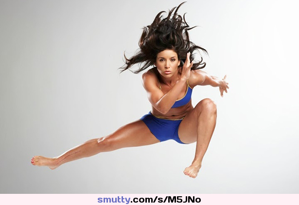 #AllisonBaver #nonnude #Olympics #sportsbra #fit #athlete #athletic #yogashorts #hotpants #workout #legs #thighs