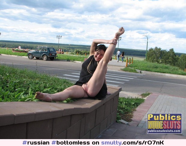 #bottomless #barefoot #pussy #spread #spreading #flexible #public #outdoors #stretched #stretching #stretch
