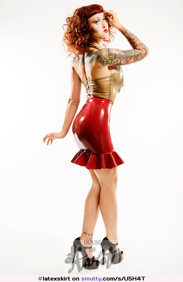 #houseOfHarlot #latex #transparentlatex #redhead #heels #tattooed #ElegyEllem #latexskirt