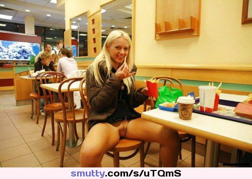 #cafe
#public
#PublicPussyFlash
#blonde
#legsopen