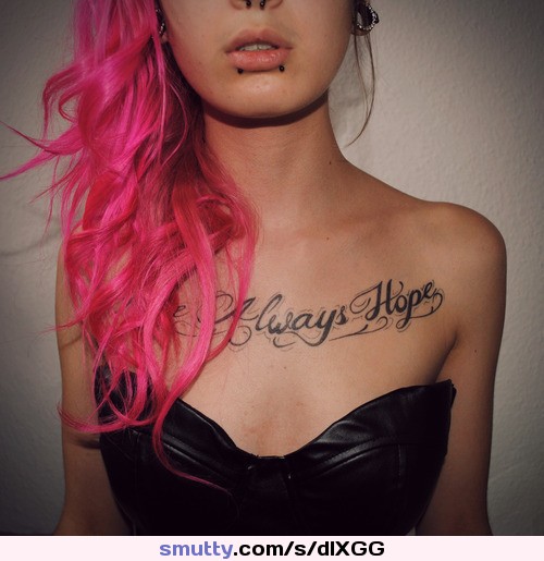 #pinkhair #dyedhair #liprings #labret #labretpiercing #spacers #nosering #shoulders #strapless #bustier  #smalltits #tattoos