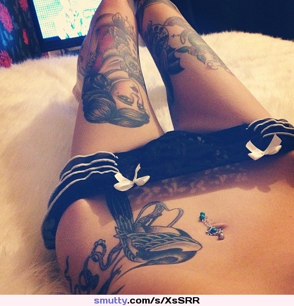 #skinnygirl #blackpanties #tattoos #NavelPiercing #tanned #lyingonbed #lookingdown #gap #thighs #hipbone #amateur