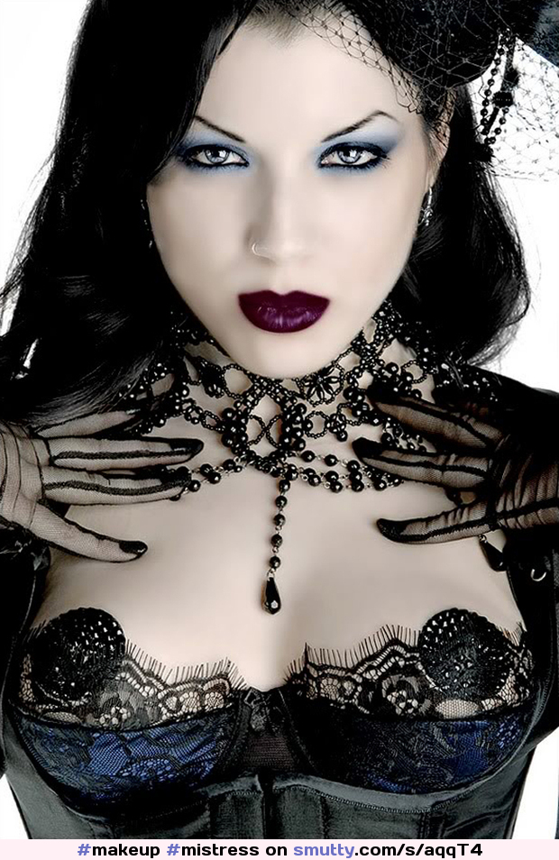 #mistress #gothic #lace #coset #makeup
