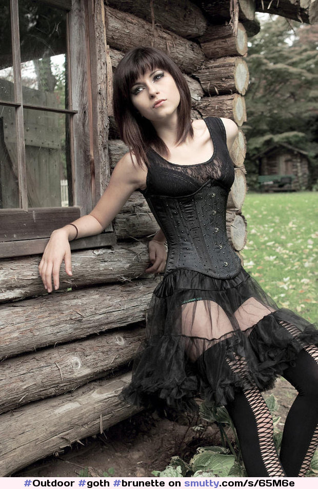 An image by: ludvig - Fantasti.cc
#goth #brunette #corset #stockings #Outdoor