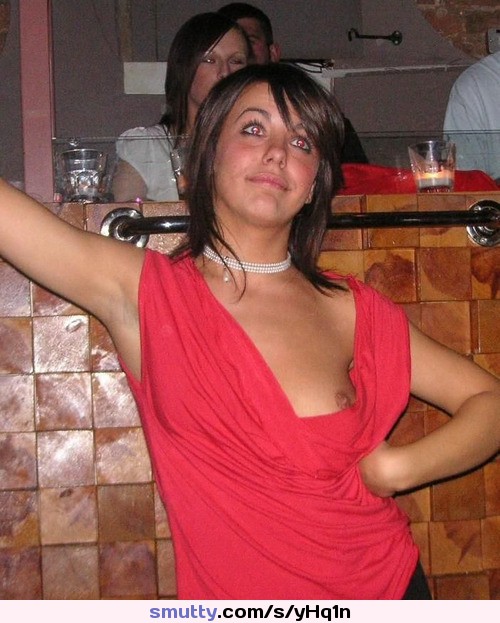#downblouse #nipples #titout #prettyface #delight #drunkgirl #fuckmelook