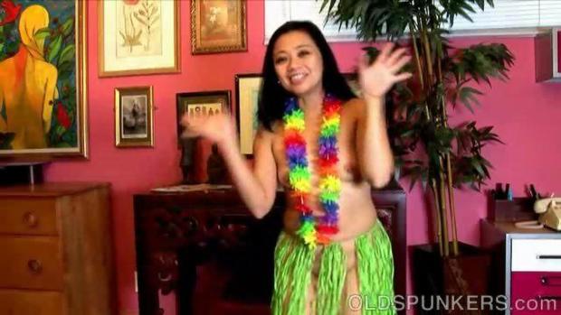 Sexy #MILF.s hawaiian hula dance and #squirting. pussy