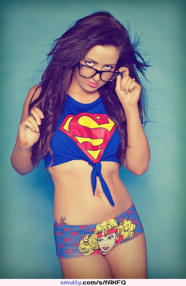 #cuteyoungteen #nnteen #cosplay #nerd #glasses #Superman #comiccon #midriff #Hotstuff #tooyoungfortheirtits