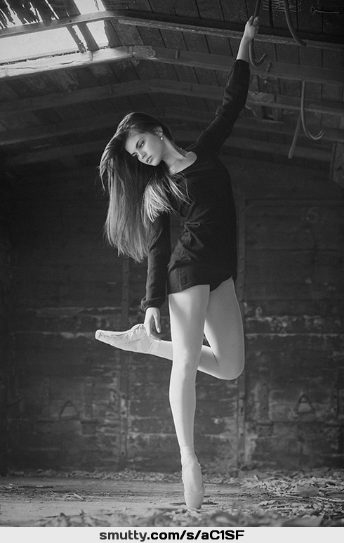 #Beautiful #dancer ......#legs #ballet #brunette #longhair #gorgeous #sexy #fit ......#tele