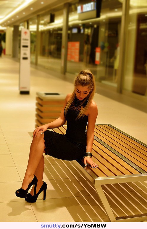 Waiting ..........#beautiful #sexy #gorgeous #heels #blackdress #legs .....#tele